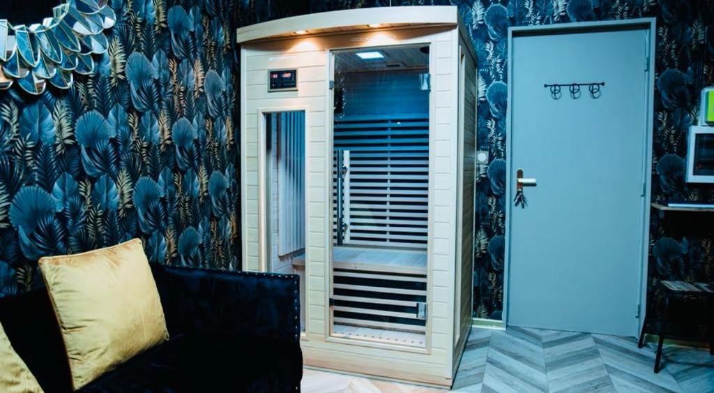 Apartment Loveroom 50 Nuances De Bulles Jacuzzi Et Sauna Privatif Lens