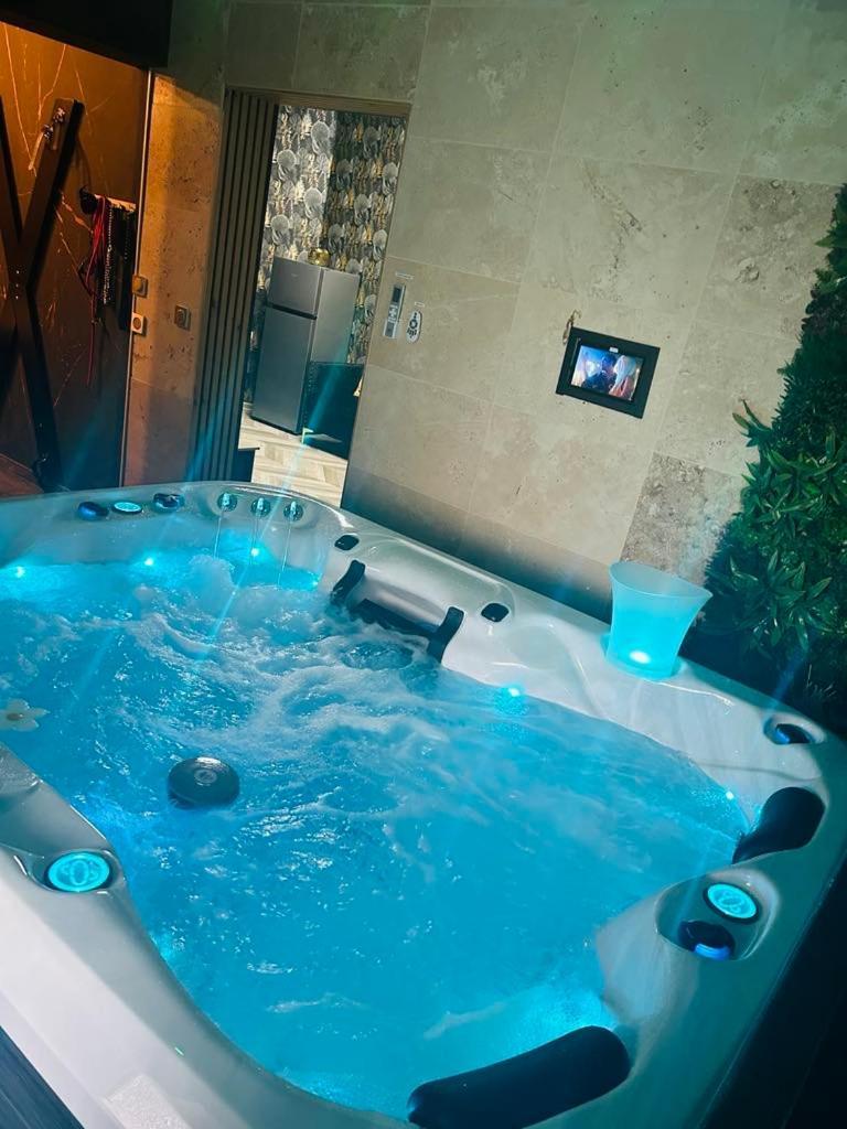 Loveroom 50 Nuances De Bulles Jacuzzi Et Sauna Privatif Lens